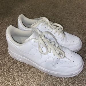white nike air force 1’s (size 8)